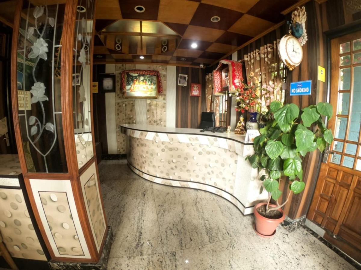 Grg Broadway Mall Road Darjeeling By Royal Collection Hotel Exterior photo