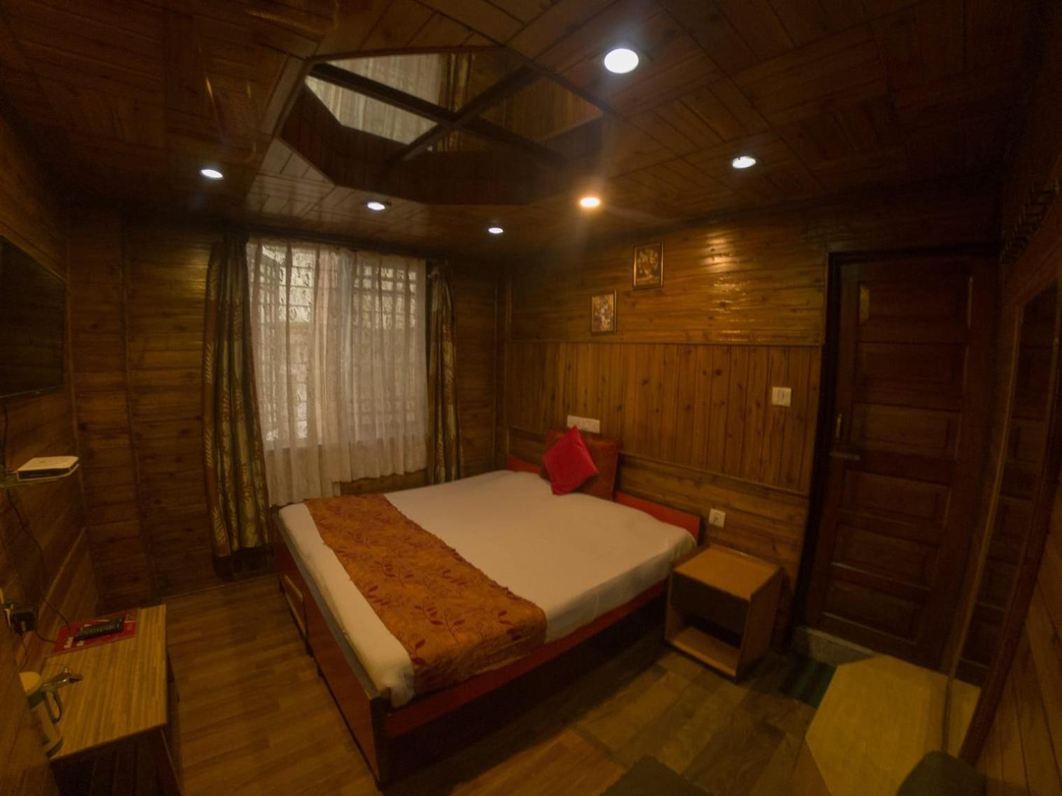 Grg Broadway Mall Road Darjeeling By Royal Collection Hotel Exterior photo
