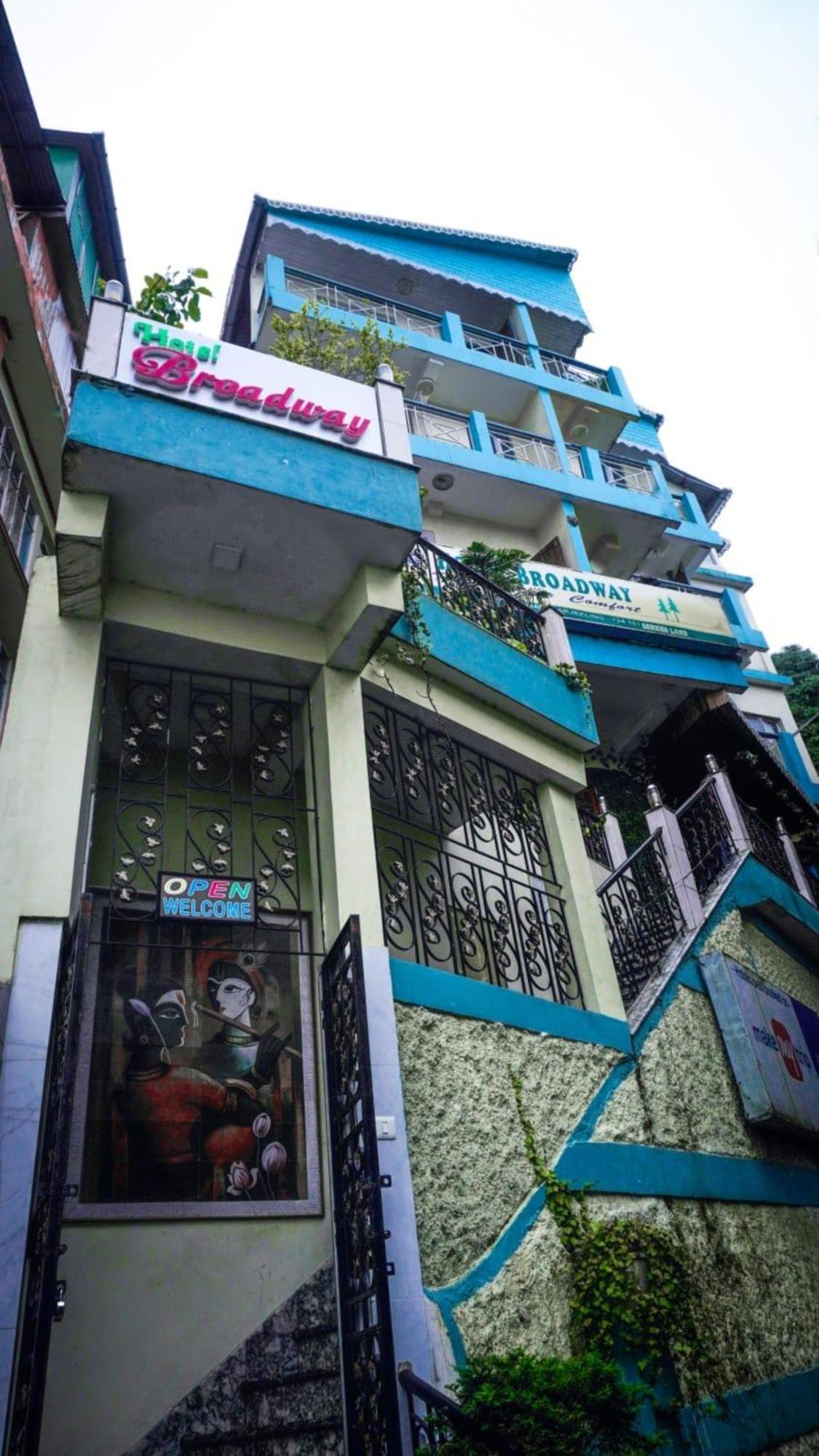 Grg Broadway Mall Road Darjeeling By Royal Collection Hotel Exterior photo