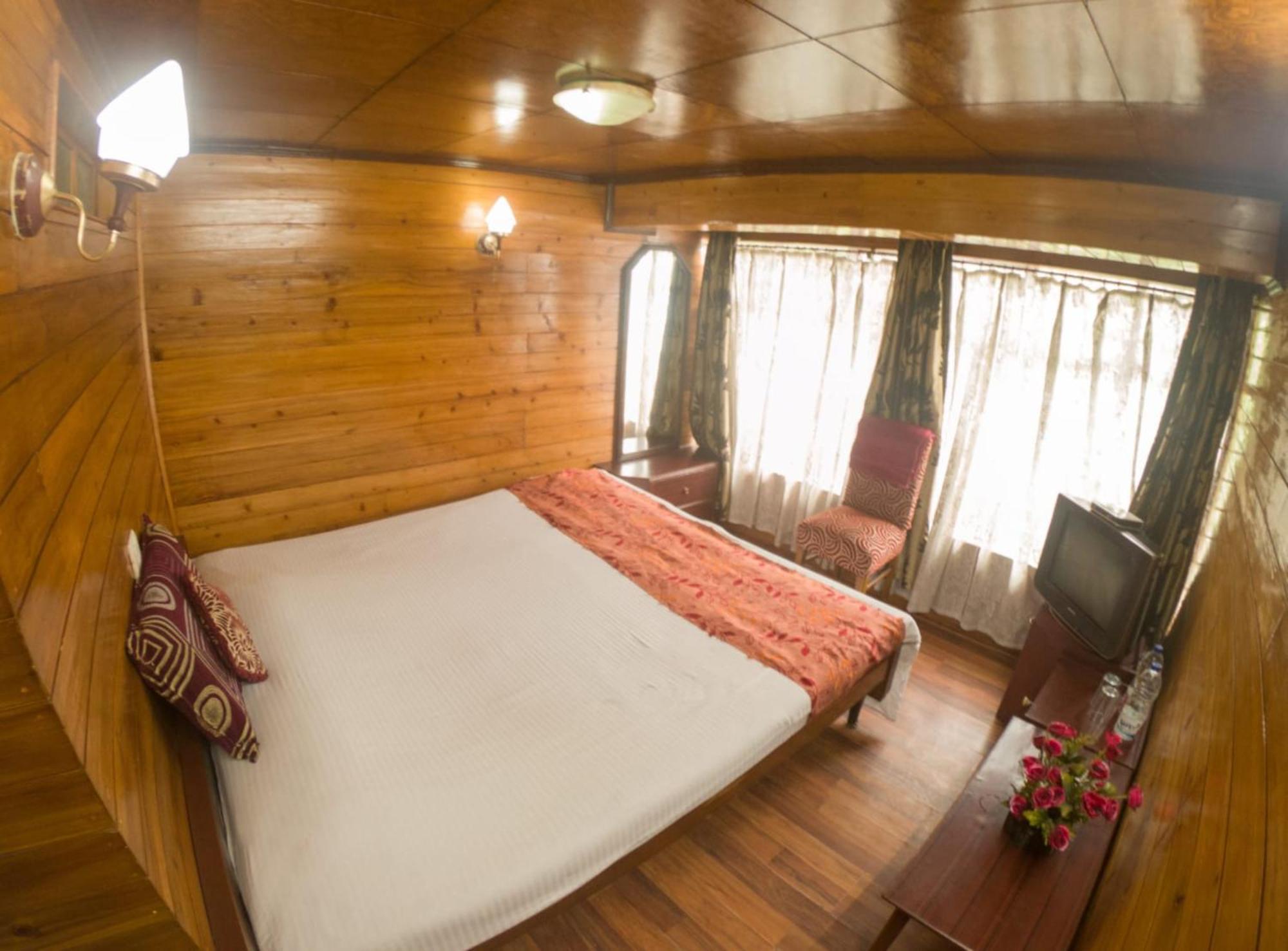 Grg Broadway Mall Road Darjeeling By Royal Collection Hotel Exterior photo