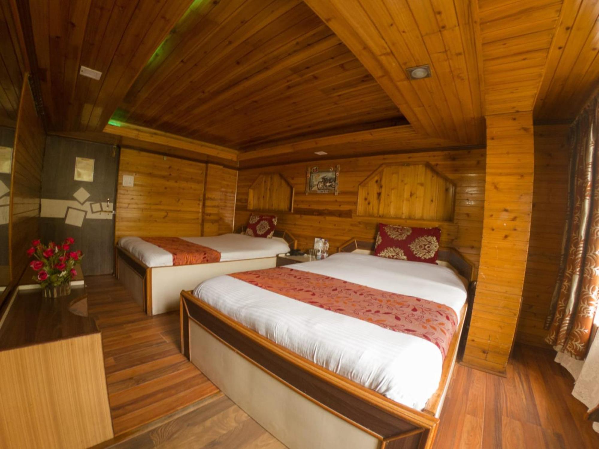 Grg Broadway Mall Road Darjeeling By Royal Collection Hotel Exterior photo