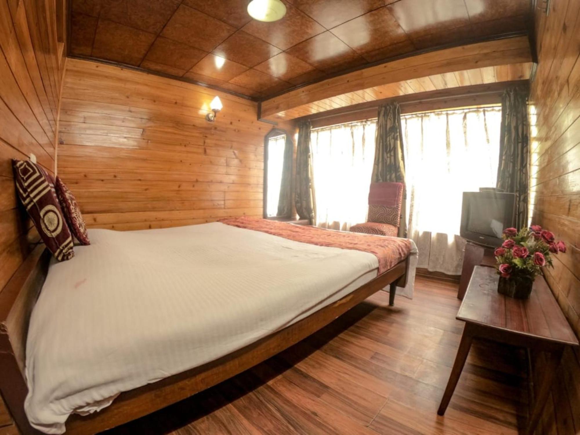 Grg Broadway Mall Road Darjeeling By Royal Collection Hotel Exterior photo